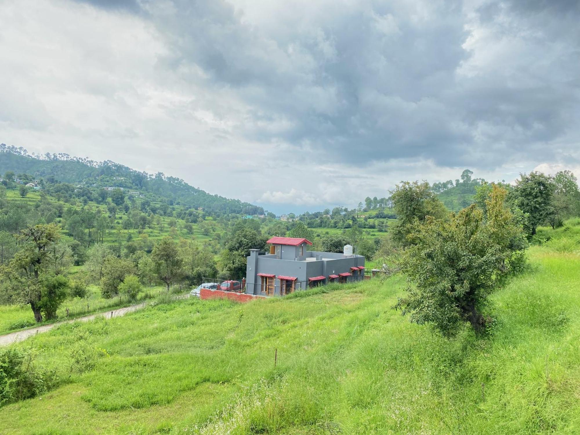 Winter Woods Cottages - 3-Bedroom Homestay Shitlakhet Bagian luar foto